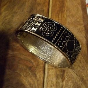 Women's bangle bracelet